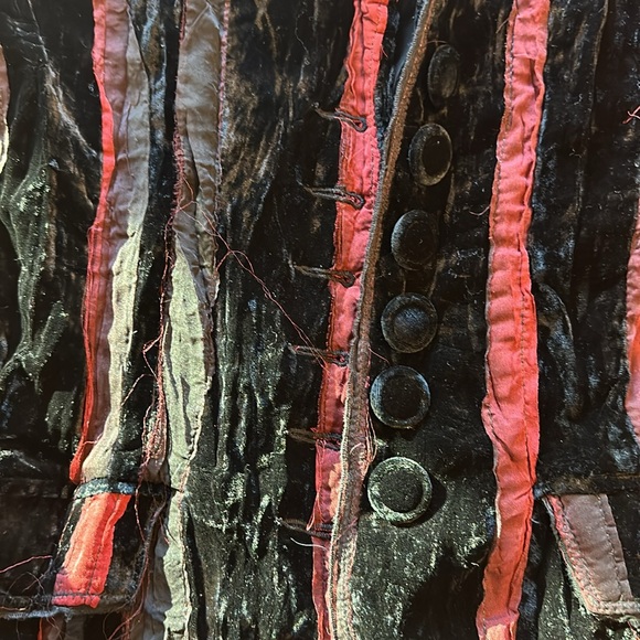 Alberto Makali stylish, black velvet jacket lined and with burgundy accents. - Picture 5 of 5